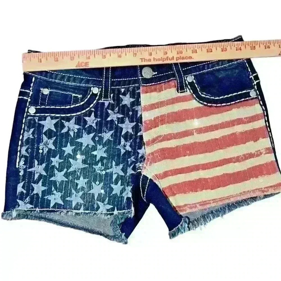 Love Fire Denim Size 6 Mid Rise Midi American Flag Shorts Patriotic Sequins - Picture 1 of 10